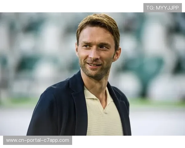 勒沃库森体育总监罗尔费斯评价新援：达米亚诺维奇是欧洲最具潜力前锋之一